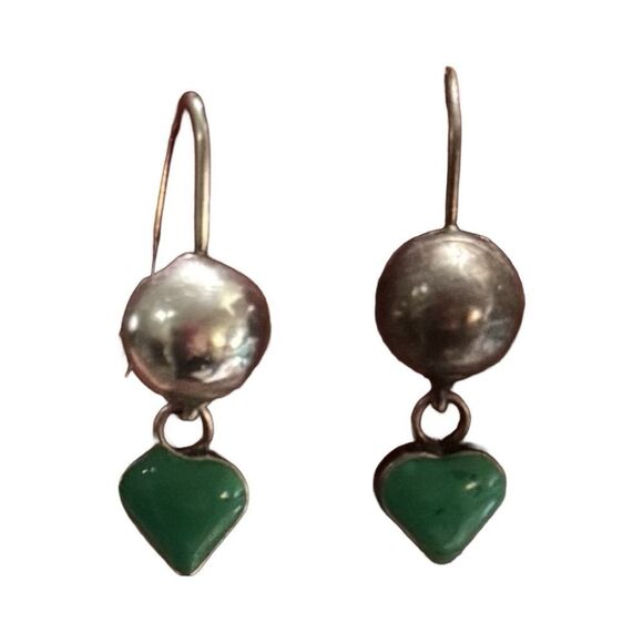Earrings – Vintage Sterling Silver Green Heart Drop Earrings - Picture 3 of 3